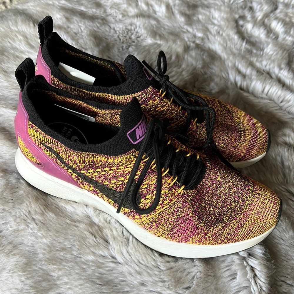 Nike knit air shoes